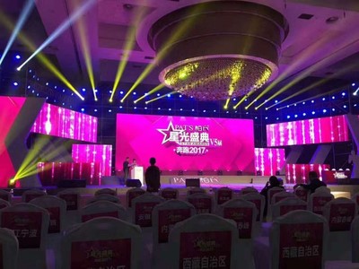 舞臺設備租賃安裝一站式指南 LED高清大屏、線陣音響與燈光系統
